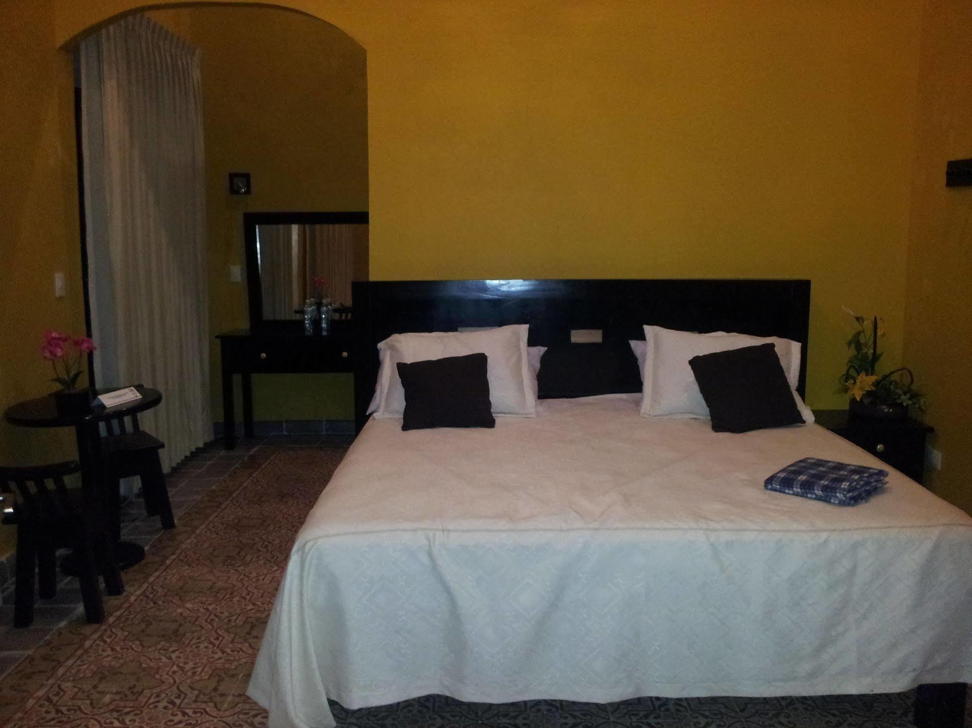 Hotel Catedral קמפצ'ה מראה חיצוני תמונה