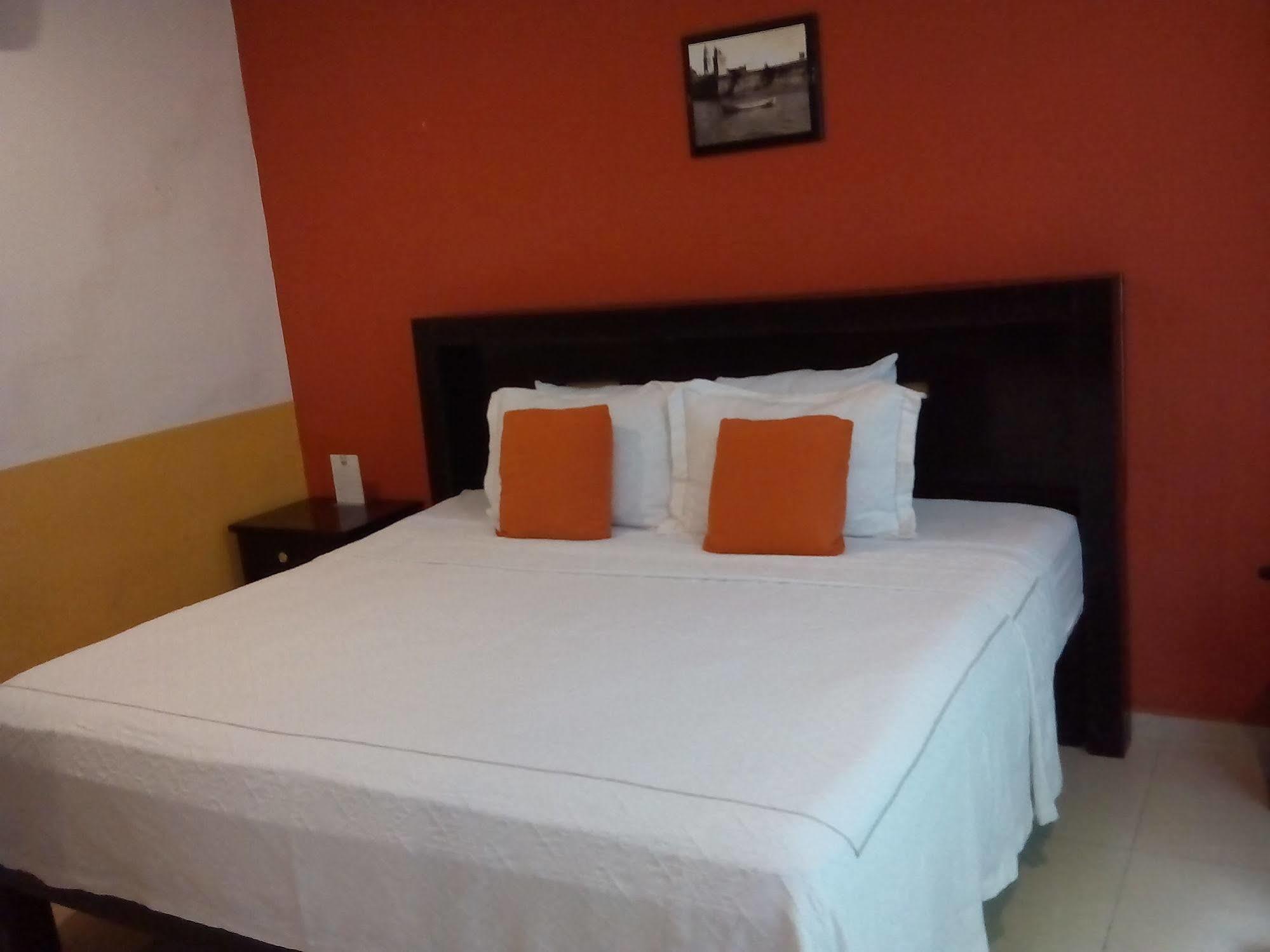 Hotel Catedral קמפצ'ה מראה חיצוני תמונה